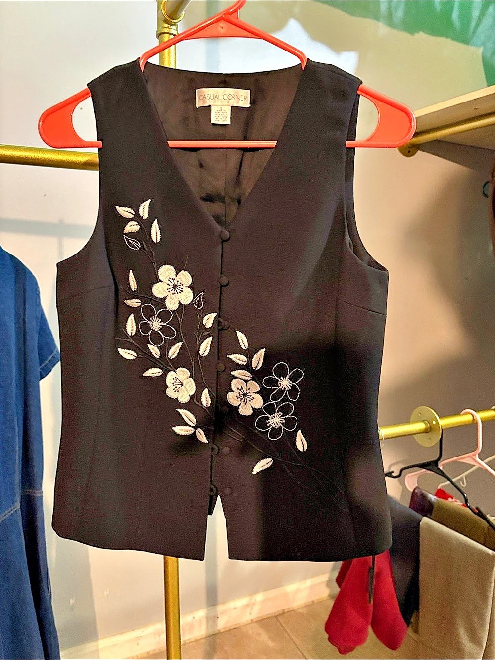 Casual Corner Floral Embroidered Black Blouse Size 6 Like New